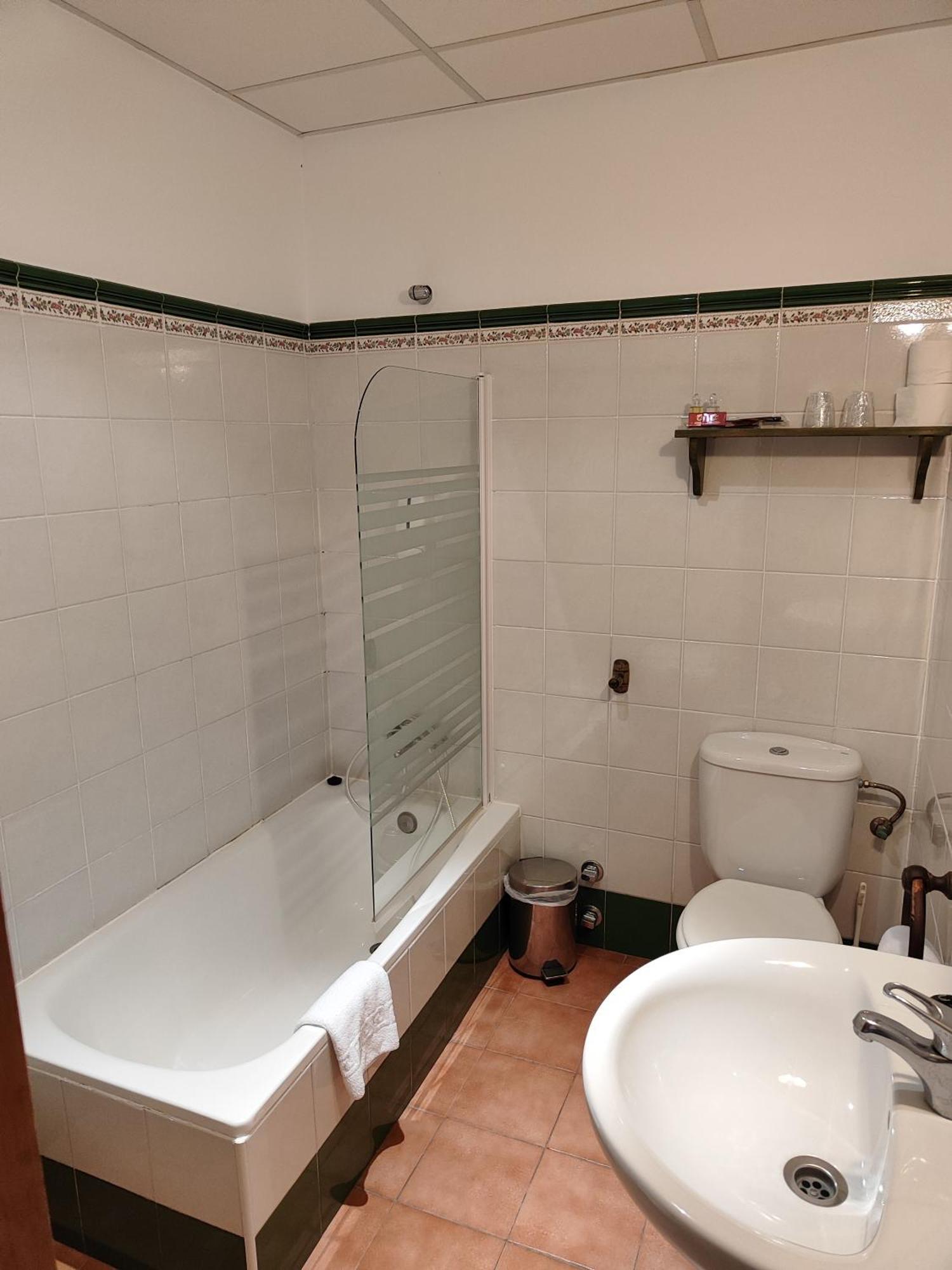 Hostal La De *